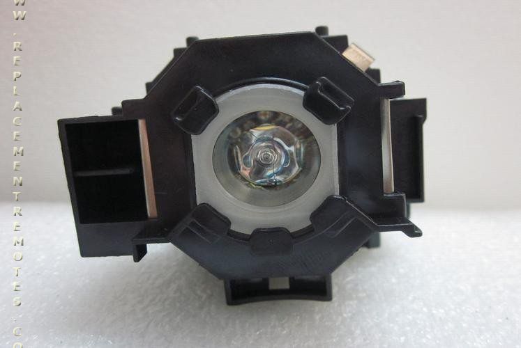 Close-up of a Generic DT01471 for HITACHI projector lamp assembly, showcasing a Philips UHP bulb centered against a light background.